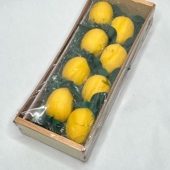 Vintage Max Factor Lemon Bubble Bath in Crate - Collectible and New 11” x 4.5” - Picture 3 of 8